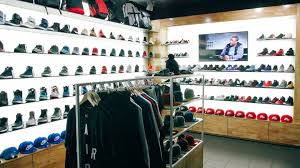 Lux Sneakerstore — We Are Basket